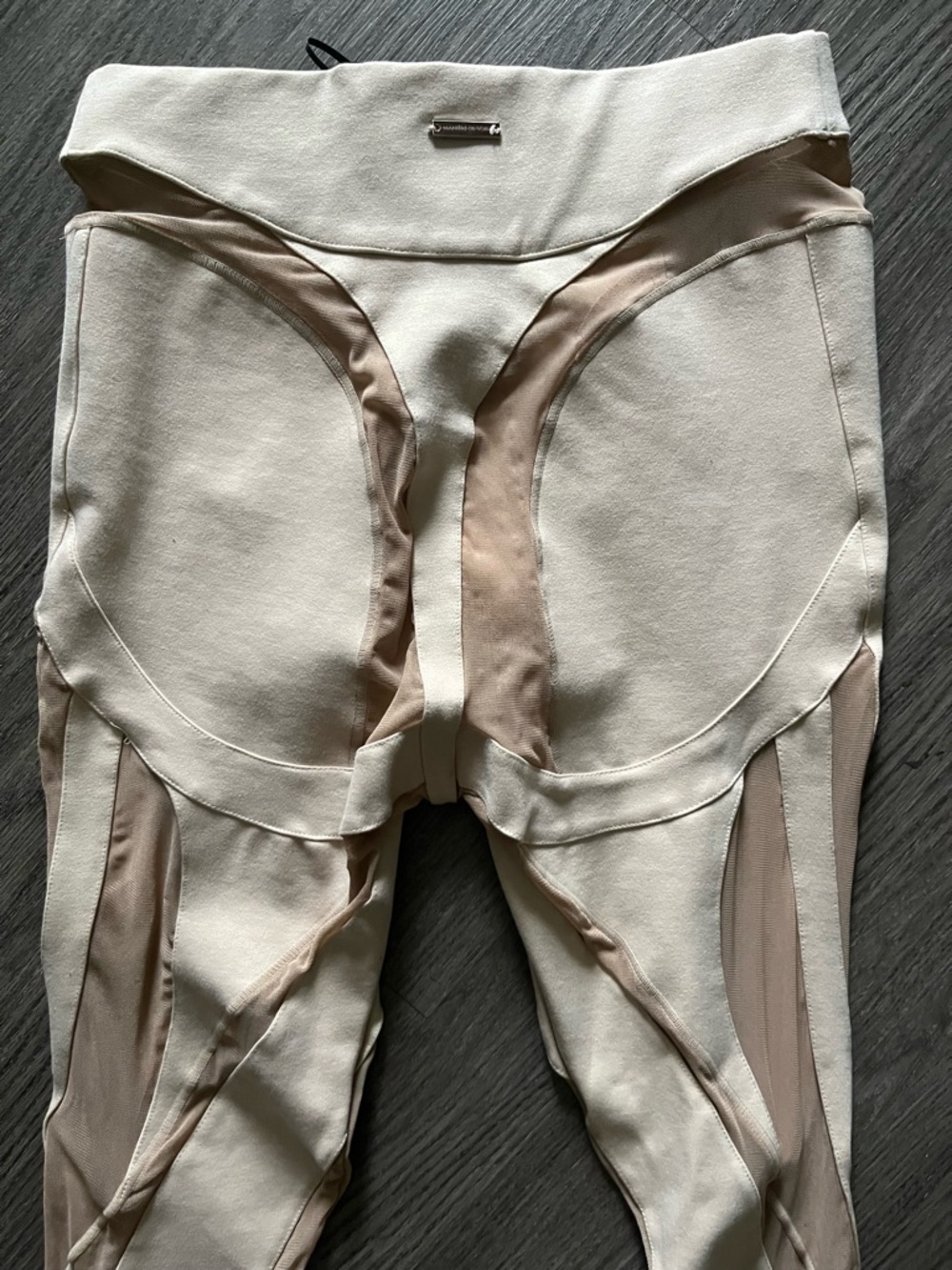Maniere De Voir Nude & Cream Spiral Contour Sheer Leggings - Picture 7 of 10